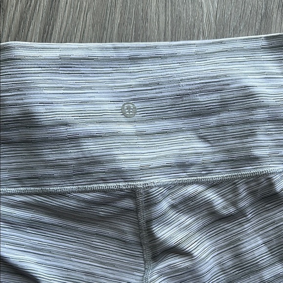 Lululemon grey striped leggings - Picture 4 of 4